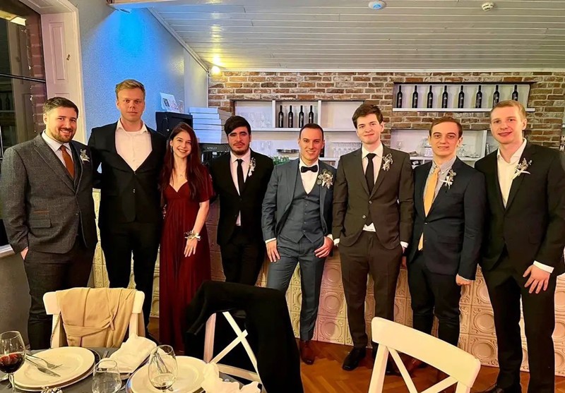 G2分析师分享在Perkz的婚礼的合照：2019年老G2集合