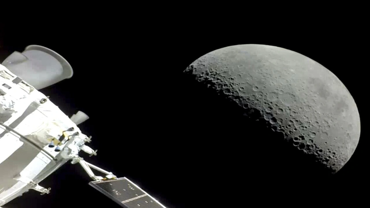 NASA 公布 Artemis 1 拍摄距687 英里的月球