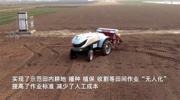 河北“智慧农场”使用无人驾驶农机：支持北斗定位