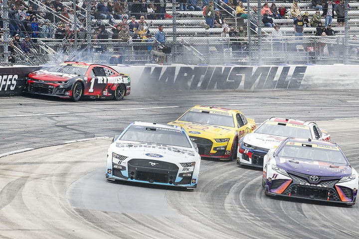 处分来了！NASCAR选手模仿游戏《纳斯卡赛车》磨墙过弯，官方表示未来将会限制！