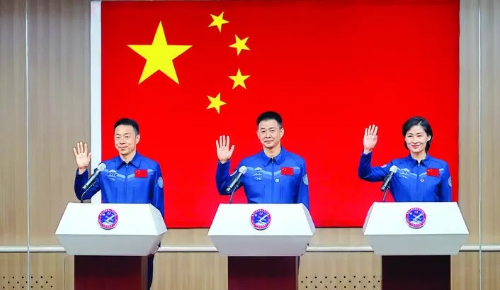 在北京航天城举行了神舟十四号航天员乘组与记者见面会