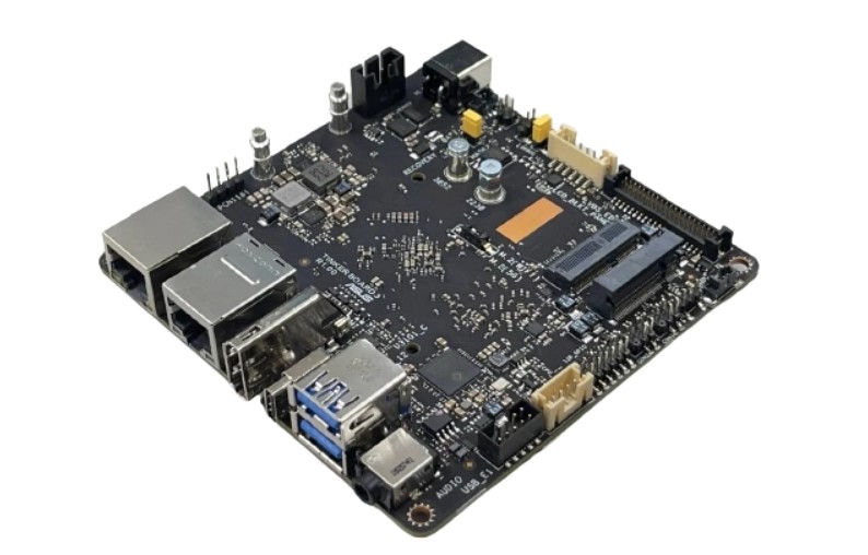 华硕Tinker Board 3 开发板，采用瑞芯微 RK3568 四核 ARM 处理器