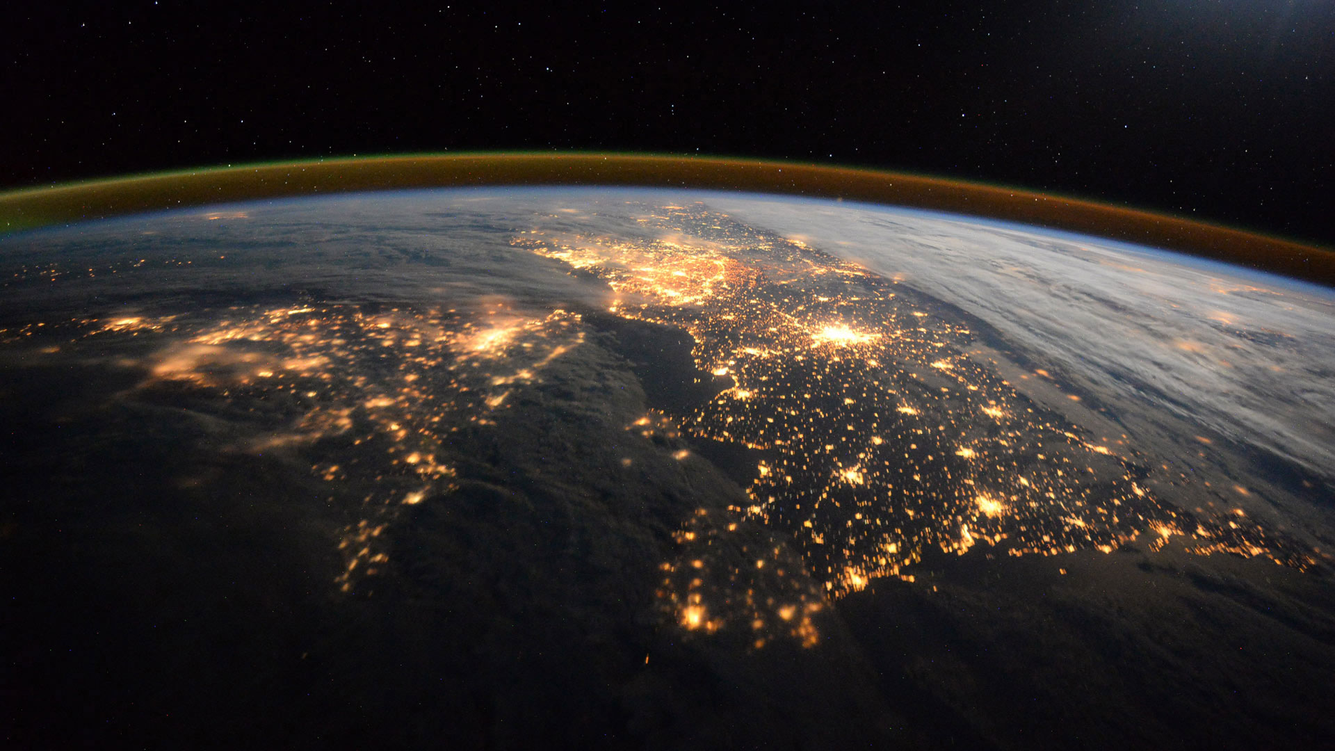 微软壁纸探索世界0412-从国际空间站拍摄的地球（The International Space Station）