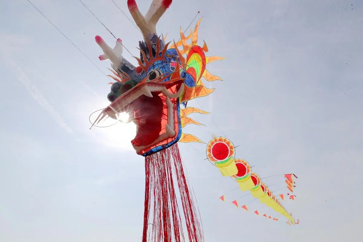 世界之最：最长的风筝——上海6200米巨龙风筝
